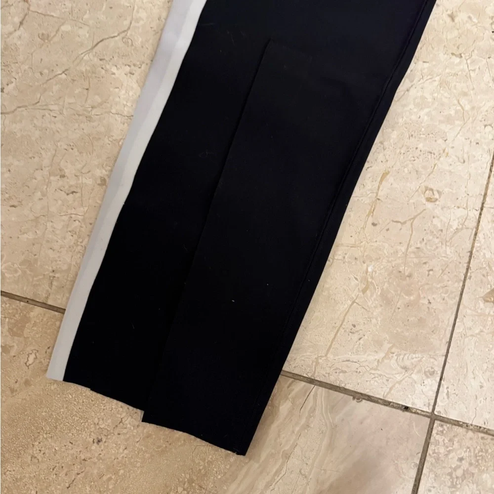 Athleta size 4 black and white interstellar tight side zipper no flaws